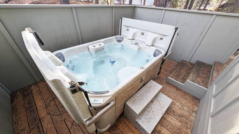 Vacation home with pool & jacuzzi — photo 5