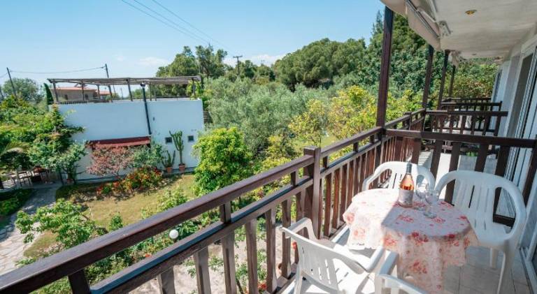 Pleasant apartment with BBQ, garden & terrace | Close to the beach | Pets are welcome — photo 3