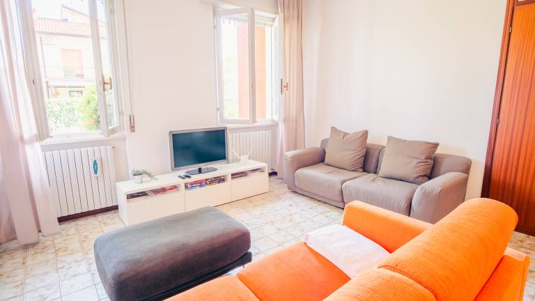 Apartment with patio, garden & pool | City view — photo 5