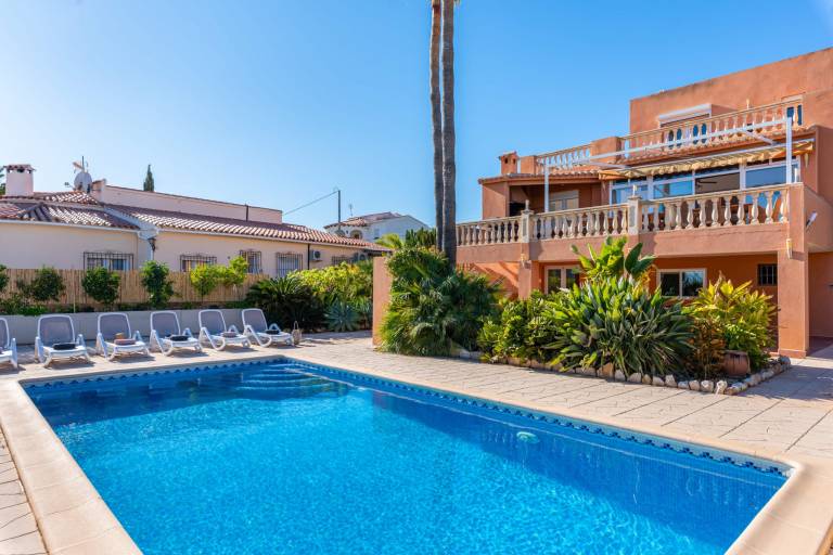 Fully equipped nice villa with patio, yard & private pool | Dogs allowed — photo 5