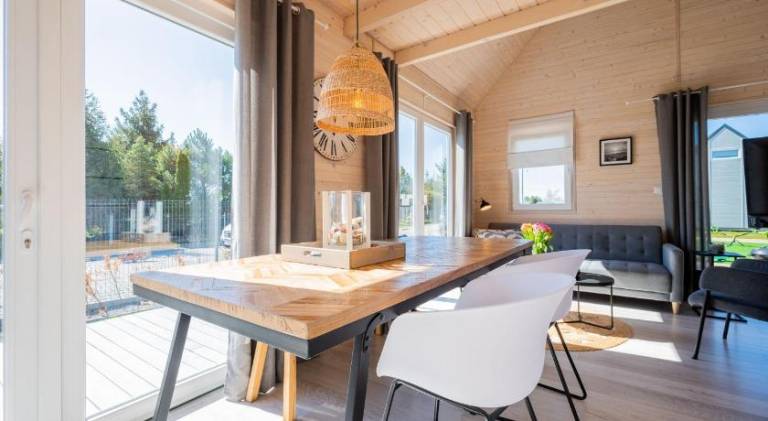 Vacation home with patio, BBQ & garden — photo 3