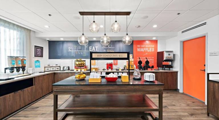 Hampton Inn by Hilton Los Angeles Airport — photo 3