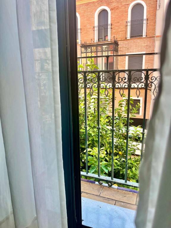 House with 2 rooms for 6 persons in Seville