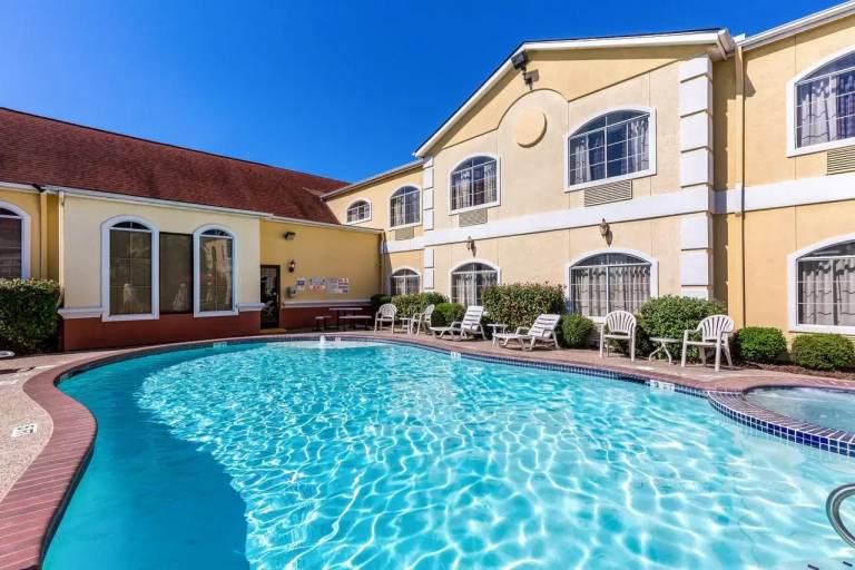 CasaBlanca Inn & Suites — photo 2