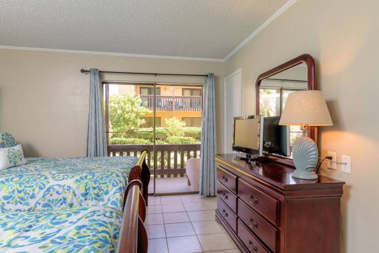 Condo with private pool — photo 3