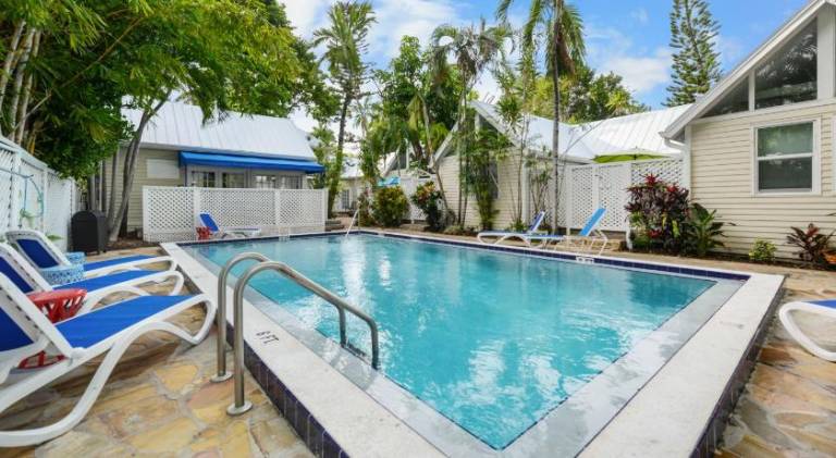 Vacation home with pool | Near Southernmost Point — photo 3
