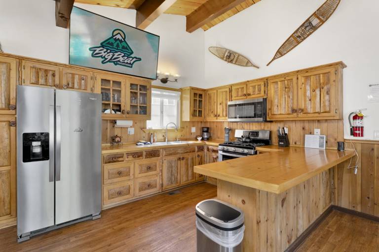 Cabin with jacuzzi — photo 3