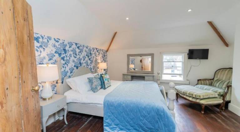 Heron Stays Bath- Boutique Period Properties, 7 Bedrooms, Parking for 4 Cars, Just 3 Miles to Bath C — photo 2