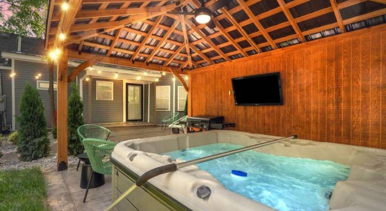 The Luxe/Hot Tub/12min to Horse Park/30 Min to Ark — photo 4