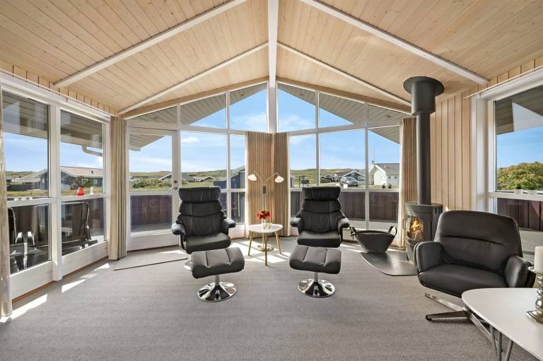 Family-oriented wonderful house with sauna, patio & jacuzzi | Beach nearby | Pets are welcome — photo 5
