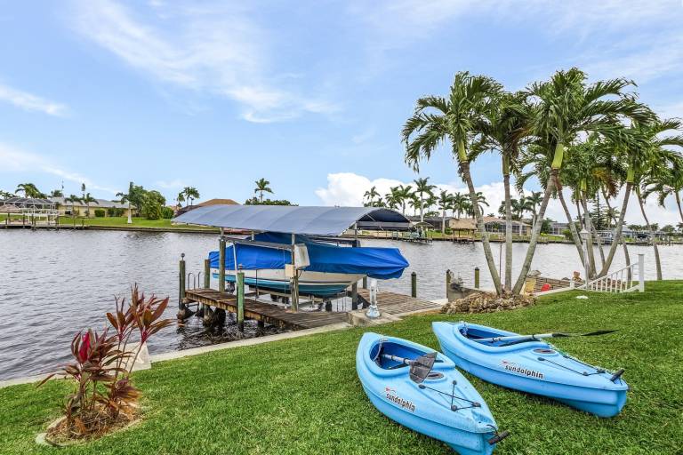 Child-friendly beautiful vacation home with jacuzzi, private pool & barbecue | River view | Pets are welcome — photo 5