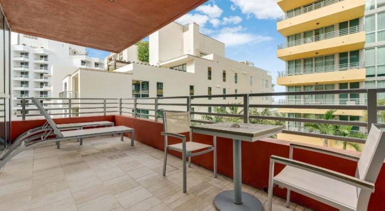 Oceanfront Retreat- South Beach Pool Amenities — photo 4