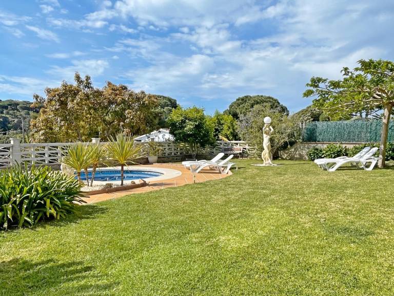 Villa with yard, private pool & barbecue — photo 5