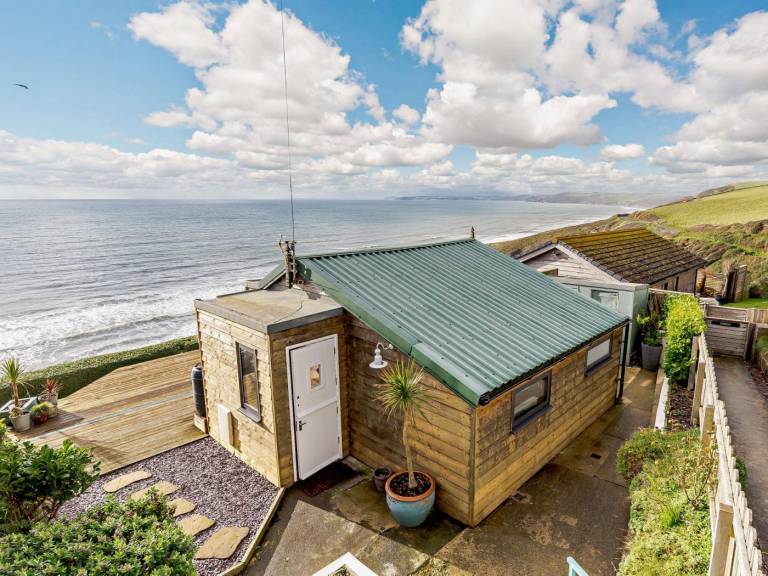 Cottage with garden, hot tub & BBQ | Water view — photo 4