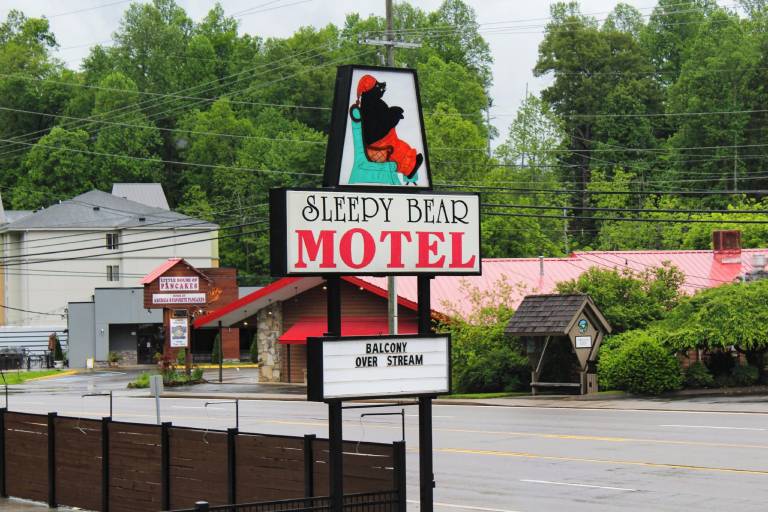 Sleepy Bear Motel — photo 5
