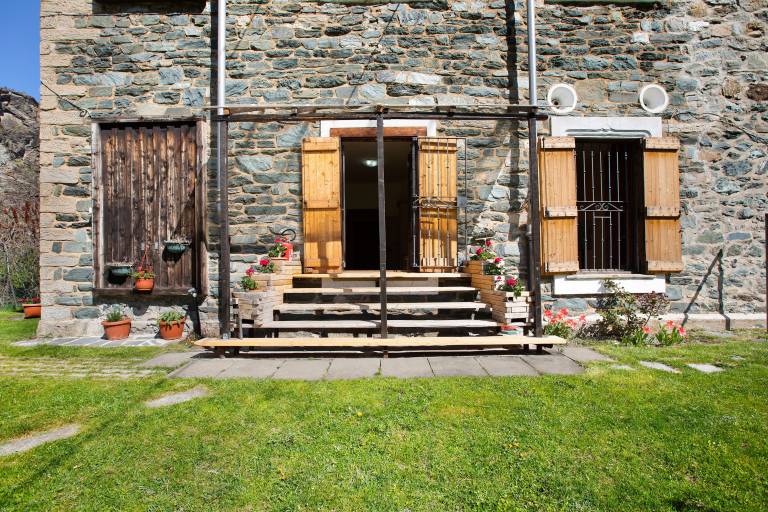 Holiday apartment with grill, terrace & fast internet | Garden view — photo 5