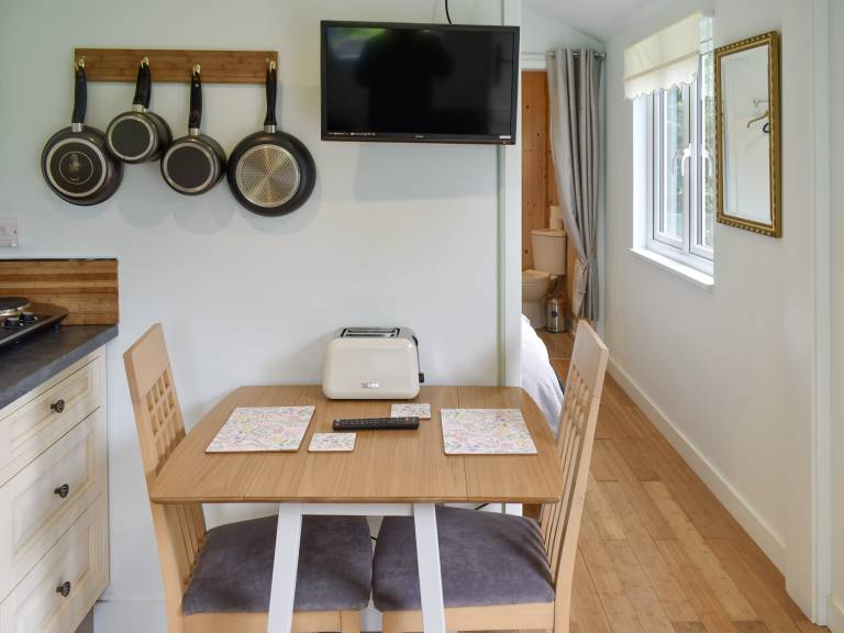 Shepherds Hut 3 at Laddingford - UK32532 — photo 3