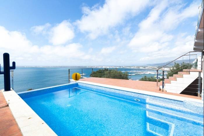 Fully equipped ample villa with private pool, barbecue & yard | Mountain view | Close to the beach | Dogs allowed — photo 3