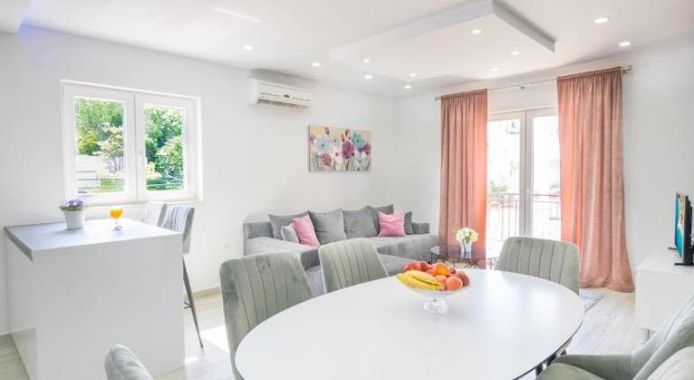 Holiday apartment with 2 rooms for 5 persons — photo 2