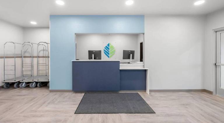 WoodSpring Suites Medford near I-5 — photo 3