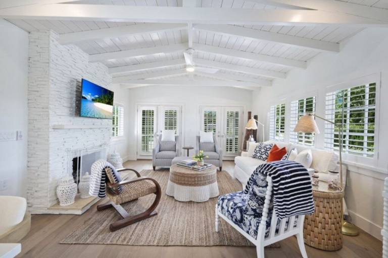 Family-friendly big vacation home with private pool, garden & patio | Garden view | Beach nearby | Pets allowed in Naples, FL