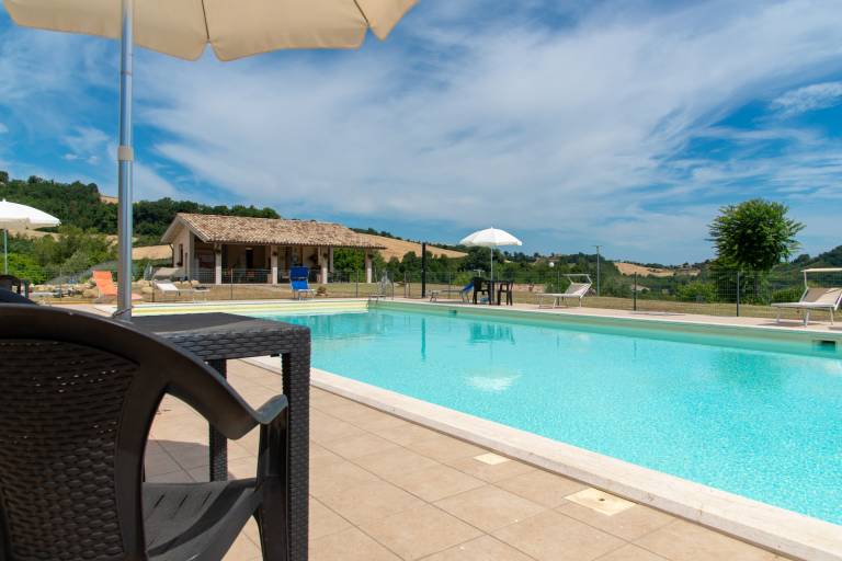 Villa with barbecue, garden & private pool — photo 3