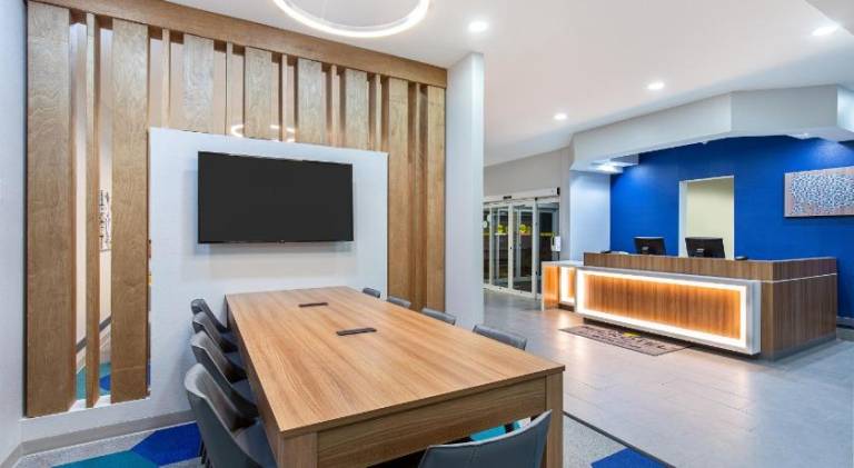 Microtel Inn & Suites by Wyndham Columbus North — photo 4