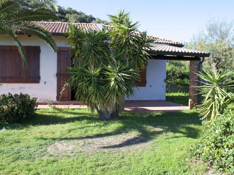 Holiday apartment with grill, pool & patio — photo 3