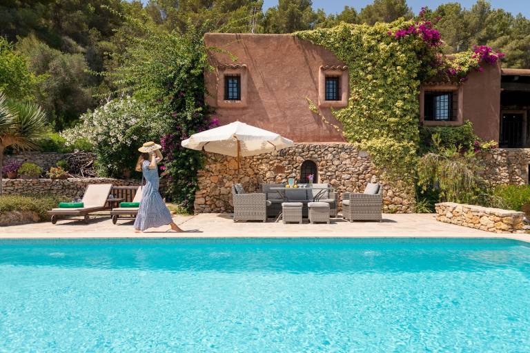 Villa with terrace, private pool & garden — photo 5