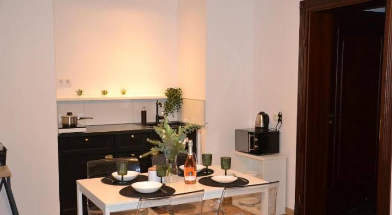 Apartment with patio — photo 4