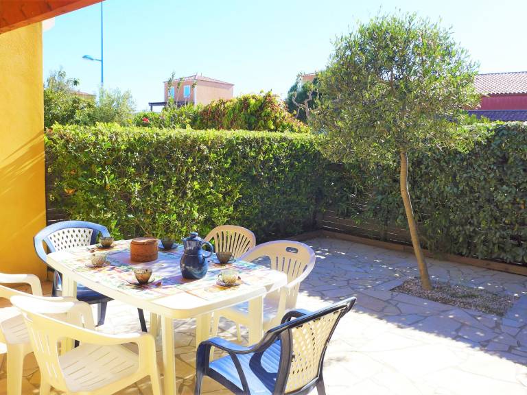 Beautiful vacation home with yard & terrace | Beach nearby | Pets allowed — photo 2