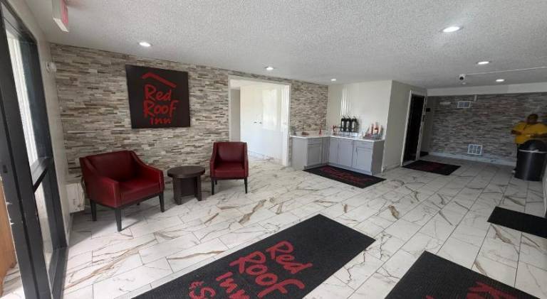 Red Roof Inn & Suites Hammond, IN — photo 3