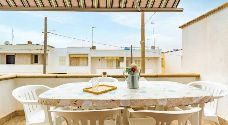 Apartment with terrace — photo 4