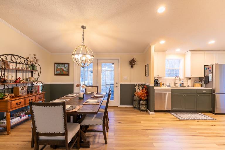 Children-friendly charming vacation home with hot tub & grill | Mountain view | Pet-friendly — photo 4
