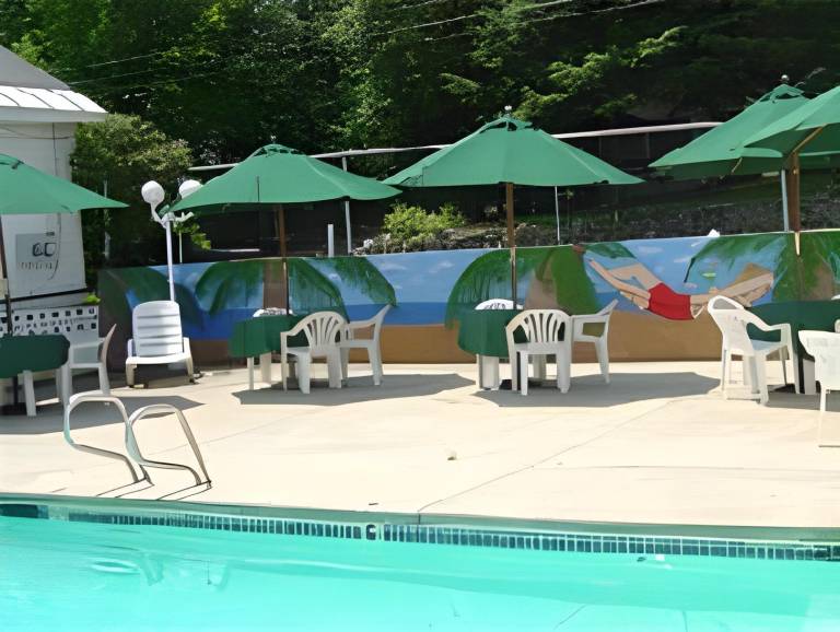 Weirs Beach Motel & Cottages in Laconia, NH