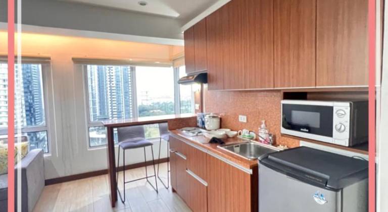 Panoramic View of City 1BR Loft Unit FREE WIFI & NETFLIX at Fort Victoria BGC — photo 2