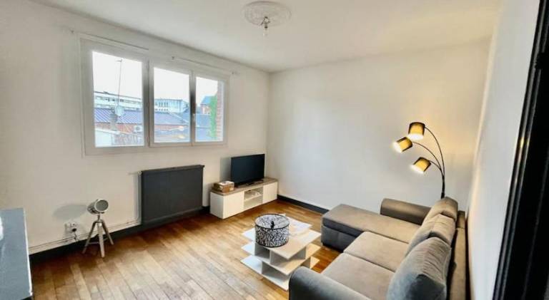 Holiday apartment with 1 room for 6 persons in Amiens