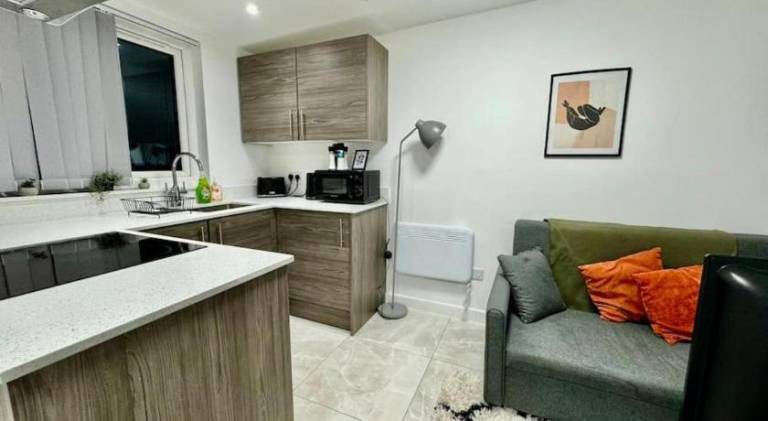 Modern Top Floor 1BR Flat with Fast WiFi and Close To Amenities in Cardiff