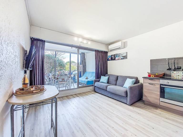Holiday apartment with pool — photo 2