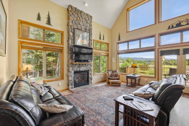 Cedar Chalet -on golf course, clubhouse access with gym, seasonal pool & hot tub in McCall, ID