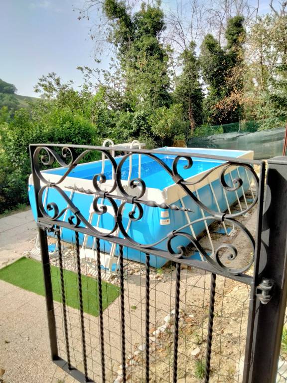 Vacation home with grill, private pool & yard | Nature view — photo 3