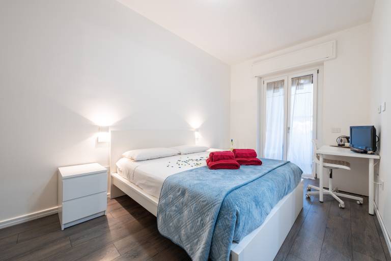 Room 'Camera Matrimoniale Con Bagno' with Shared Terrace, Wi-Fi and Air Conditioning in Quartu Sant'Elena