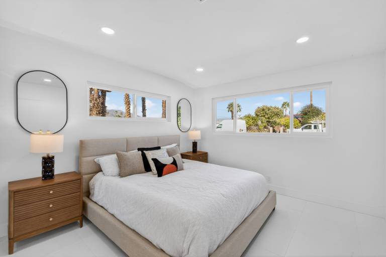 House with pool, terrace & yard in Palm Springs, CA