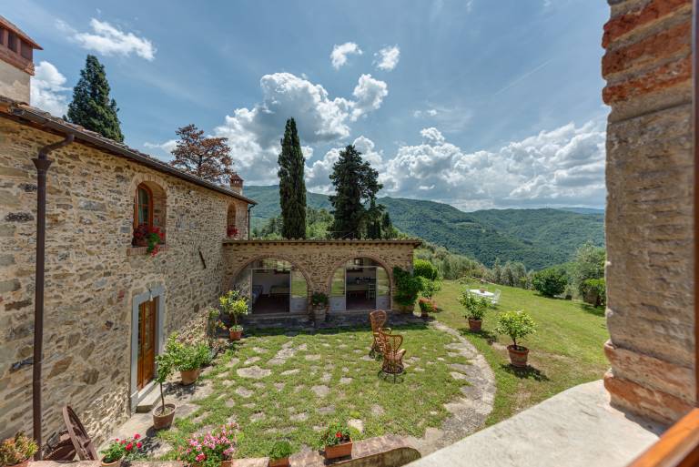 Agriturismo 'La Casa Di Colle' with Mountain Views and Shared Garden — photo 2