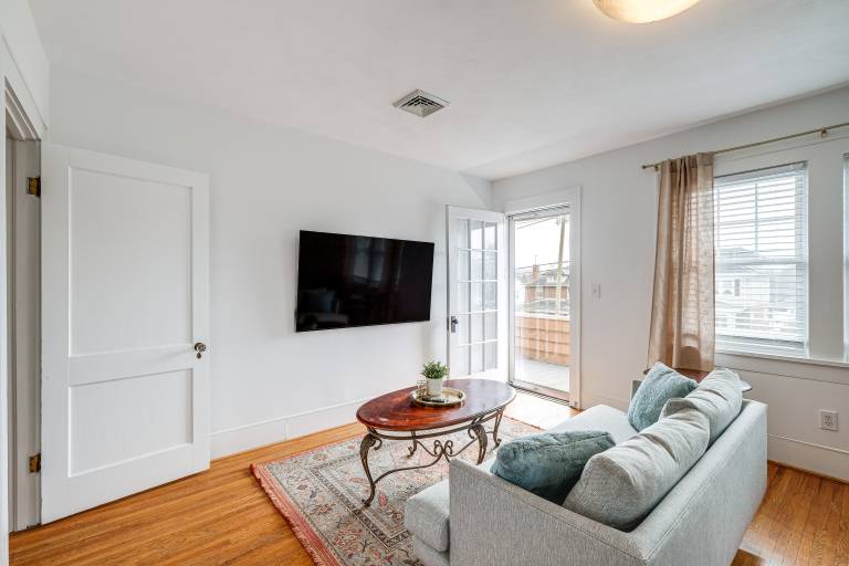 < 3 Mi to Dtwn Roanoke: Inviting Unit w/ Balcony — photo 4