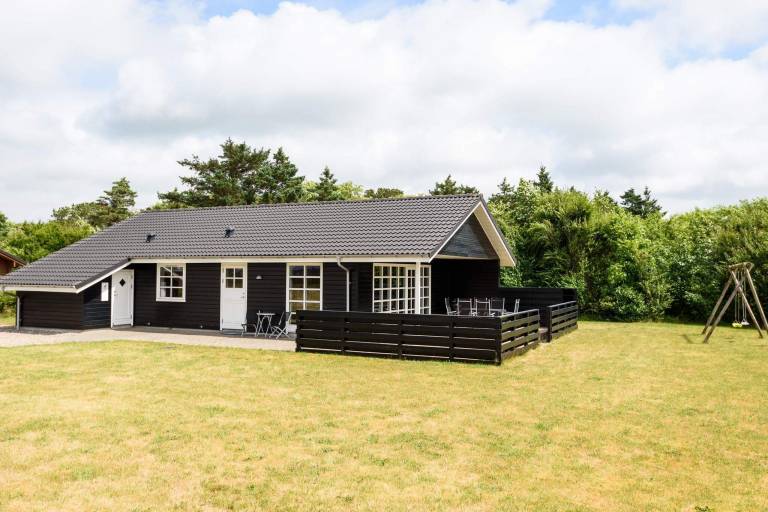 Vacation home with yard, sauna & barbecue — photo 4