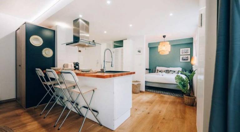 Rental apartment with patio — photo 4