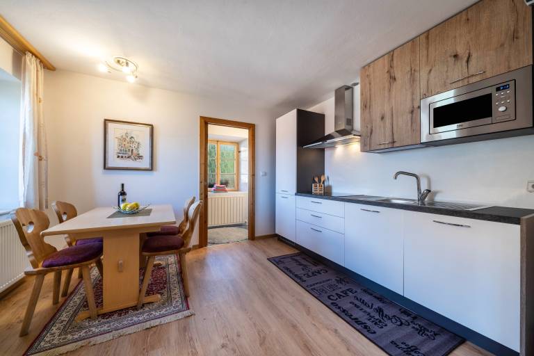 Apartment with yard, patio & barbeque | Mountain view — photo 3