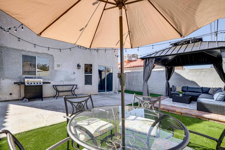Long-Term Luxury! Las Vegas Home w/ Yard, Gazebo — photo 3