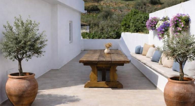 Villa with barbecue, yard & patio — photo 3